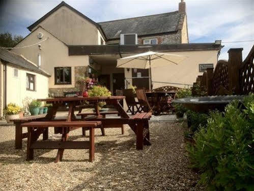 The Golden Fleece 4* Chard